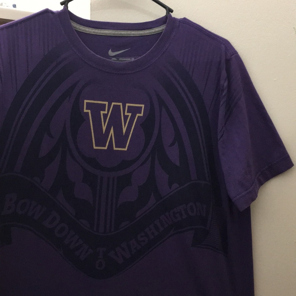 Nike-NCAA (Huskies) - “Bow Down To Washington” Tee